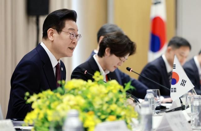 이재명 대통령이 13일 일본 나라현 정상회담장에서 열린 다카이치 사나에 일본 총리와의 확대회담에서 발언하고 있다.[사진=연합뉴스]