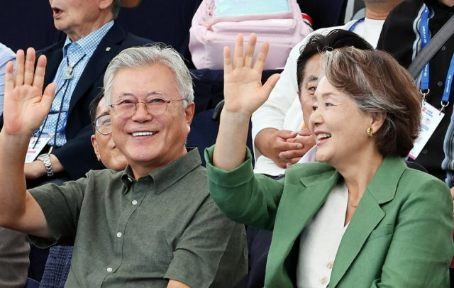 문재인 전 대통령과 김정숙 여사 사진연합뉴스