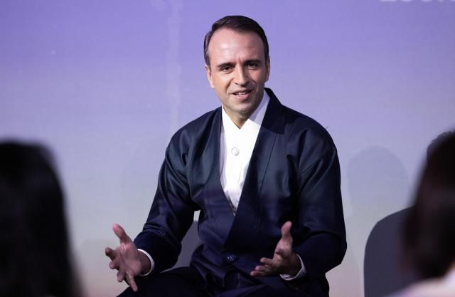 니콜라 파리 르노코리아 대표가 인터뷰에 답을 하고 있다사진르노코리아 