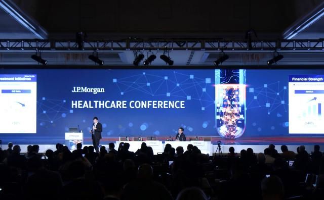 13일현지시간 미국 캘리포니아주 샌프란시스코에서 열린 JP모건 헬스케어 콘퍼런스에서 삼성바이오로직스가 기업 발표를 하고 있다 사진삼성바이오로직스 