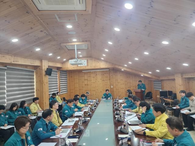 소나무재선충병 방제대책 회의 장면사진충남도