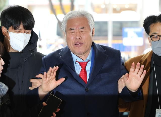 사랑제일교회 전광훈 목사가 15일 서울서부지방법원에서 열린 구속적부심 심문에 출석하고 있다 사진연합뉴스 