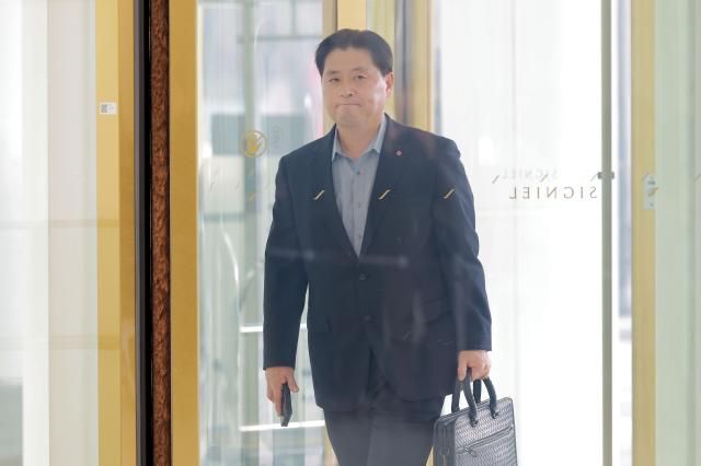 이원택 롯데GRS 대표이사가 15일 오전 서울 송파구 롯데월드타워에서 열리는 2026 상반기 롯데 VCM’Value Creation Meeting·옛 사장단회의에 참석하고 있다 20260115사진유대길 기자 dbeorlf123ajunewscom