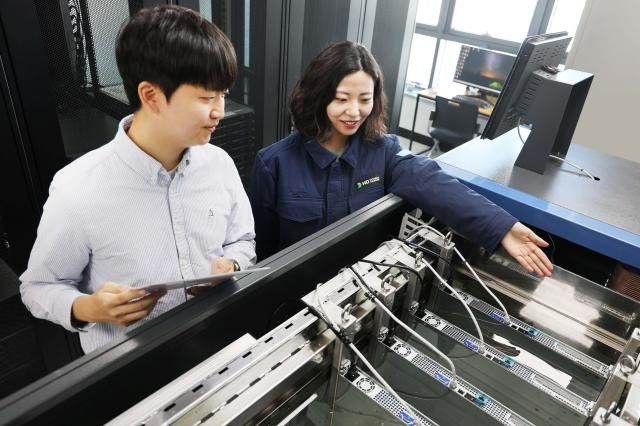 HD현대오일뱅크는 산업통상부 산하 한국세라믹기술원에 액침냉각액 XTeer E-Cooling Fluid를 공급하고 실증을 진행 중이다 사진HD현대오일뱅크 SNS