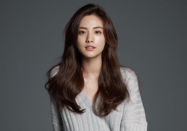 배우 나나 사진플레디스엔터테인먼트