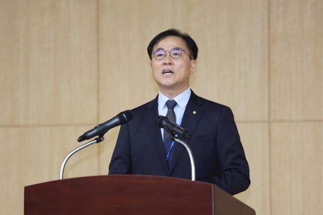 최재관 공단 신임 이사장이 16일 한국에너지공단 울산 본사 대강당에서 열린 제18대 한국에너지공단 이사장 취임식에서 취임사를 하고 있다 사진한국에너지공단