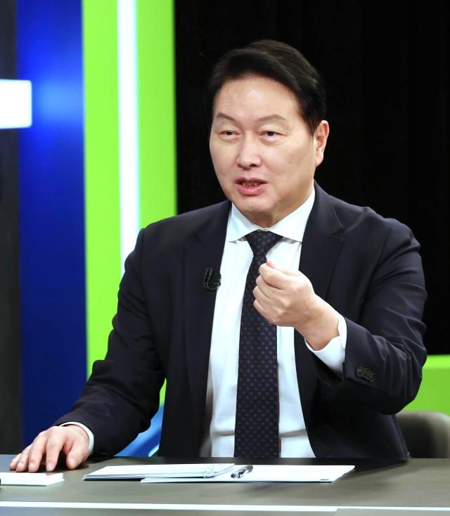 최태원 대한상공회의소 회장 겸 SK그룹 회장이 18일 방송된 시사대담 프로그램KBS 일요진단에 출연해 발언하는 모습 사진대한상공회의소