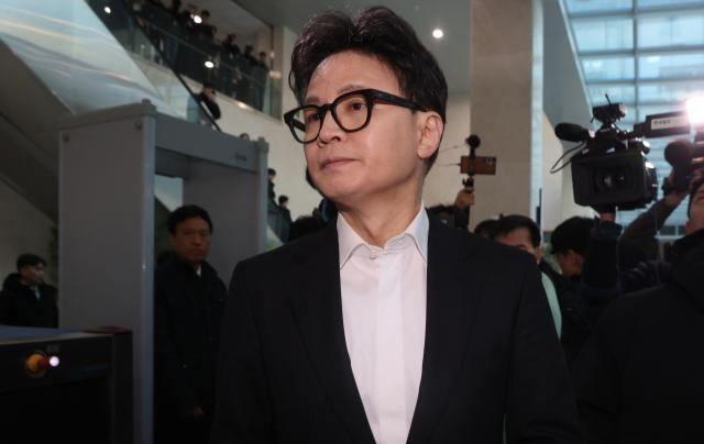 한동훈 전 국민의힘 대표가 지난 14일 당 윤리위원회가 본인을 제명 결정한 것과 관련해 입장을 밝힌 뒤 회견장을 떠나고 있다사진연합뉴스