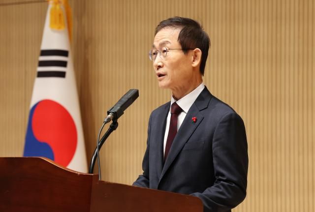 김호철 신임 감사원장이 2일 서울 종로구 감사원에서 열린 취임식에서 취임사를 하고 있다 사진연합뉴스 