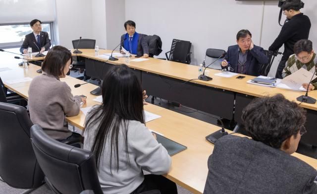 더불어민주당 디지털 자산 태스크포스TF가 20일 서울 영등포구 국회 의원회관에서 디지털 자산 TF 법률안 마련을 위한 제1차 회의를 진행하고 있다 사진연합뉴스