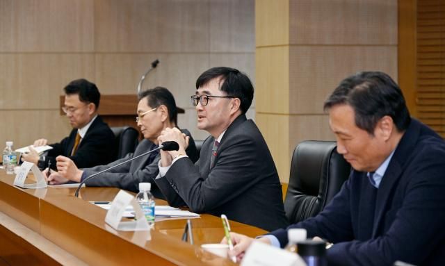 임기근 기획예산처 장관 직무대행 차관이 16일 서울 종로구 한국무역보험공사에서 열린 인구구조 변화 대응 전문가 간담회를 주재하고 있다사진기획예산처