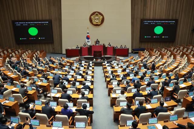 지난 16일 국회에서 열린 2026년 1월 임시국회 1차 본회의에서 2차 종합 특검법안이 가결되고 있다 사진연합뉴스