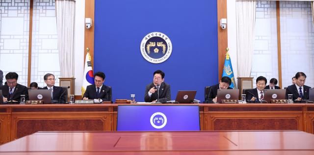이재명 대통령이 20일 청와대에서 열린 제2회 국무회의를 주재하고 있다 사진연합뉴스