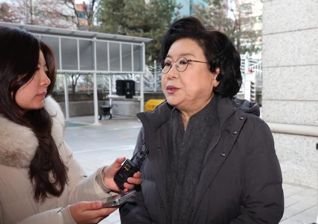 이혜훈 기획예산처 장관 후보자가 20일 서울 중구 예금보험공사에 마련된 인사청문회 준비 사무실로 출근하며 취재진의 질문에 답변하고 있다 19일 이 후보자의 국회 인사청문회는 여야 공방속에 파행됐다 