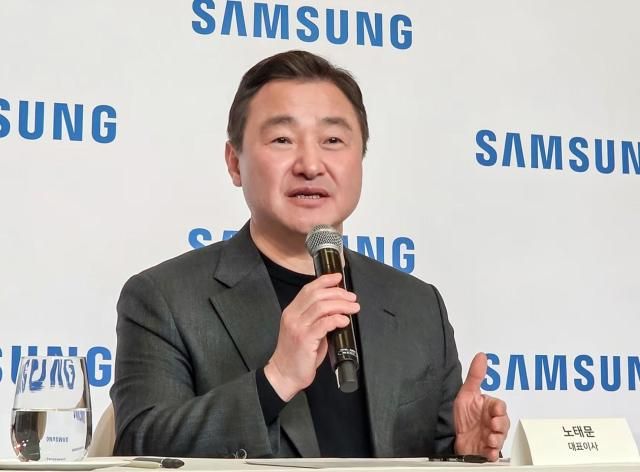 노태문 삼성전자 DX부문장사장이 지난 5일현지 시간 미국 라스베이거스에셔 열린 CES 2026에서 삼성전자의 AI 비전과 투자 전략을 밝히고 있다 사진삼성전자