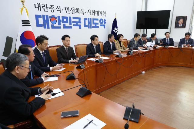 한병도 원내대표가 22일 서울 여의도 국회에서 열린 정책조정회의에서 발언하고 있다 사진연합뉴스