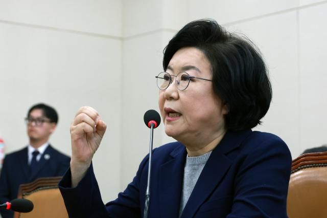 이혜훈 기획예산처 장관 후보자가 23일 국회 재정경제기획위원회에서 열린 인사청문회에서 의원 질의에 답변하고 있다사진공동취재