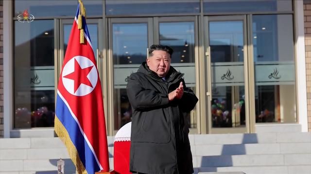 김정은 온포휴양소 준공식 참석 서울연합뉴스 김정은 북한 국무위원장이 지난 20일 함경북도 경성군 온포근로자휴양소 준공식에 참석해 준공 테이프를 끊었다고 조선중앙TV가 21일 보도했다 김 위원장은 시설을 둘러본 뒤 2월 중에 휴양소를 개업하라고 지시했다 조선중앙TV 화면 2026121 국내에서만 사용가능 재배포 금지 For Use Only in the Republic of Korea No Redistribution nkphotoynacokr2026-01-21 124107 저작권자 ⓒ ㈜연합뉴스 무단 전재 재배포 금지 AI 학습 및 활용 금지저작권자 ⓒ ㈜연합뉴스 무단 전재 재배포 금지 AI 학습 및 활용 금지