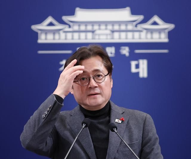 홍익표 정무수석이 25일 청와대에서 이재명 대통령의 이혜훈 기획예산처 장관 후보자에 대한 지명철회 브리핑을 하고 있다사진연합뉴스