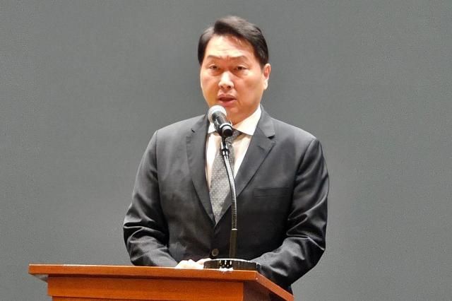 최태원 SK그룹 회장이 7일 해킹 피해에 대해 대국민 사과를 하고 있다 사진선재관 기자