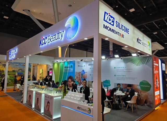 지난해 HPCI India 전시회에 참가한 KCC실리콘KCC Beauty 부스 전경 사진KCC