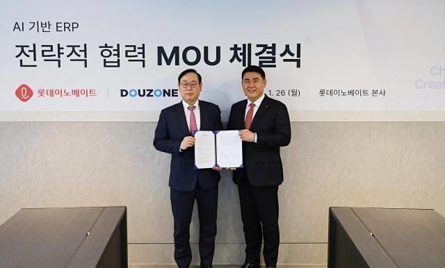 오른쪽김경엽 롯데이노베이트 대표이사 왼쪽 이강수 더존비즈온 부회장 사진롯데이노베이트 