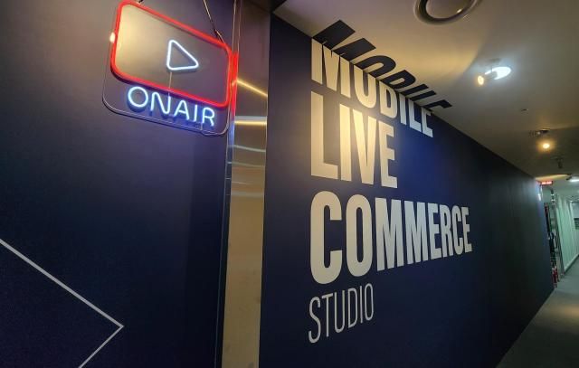 서울 마포구 상암동 공영홈쇼핑 내 모바일 라이브커머스 공영라방 스튜디오 모습 사진조현미 기자