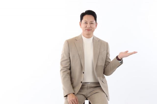 한석준 아나운서 사진티티에이컴퍼니