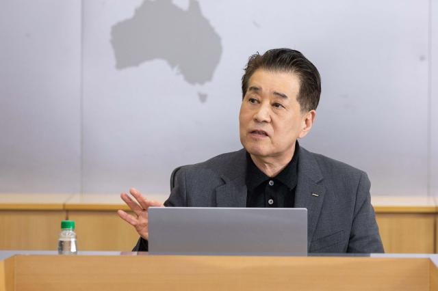 포스코그룹 장인화 회장이 지난해 3월 열린 그룹기술전략회의를 주재하고 있다 사진포스코홀딩스