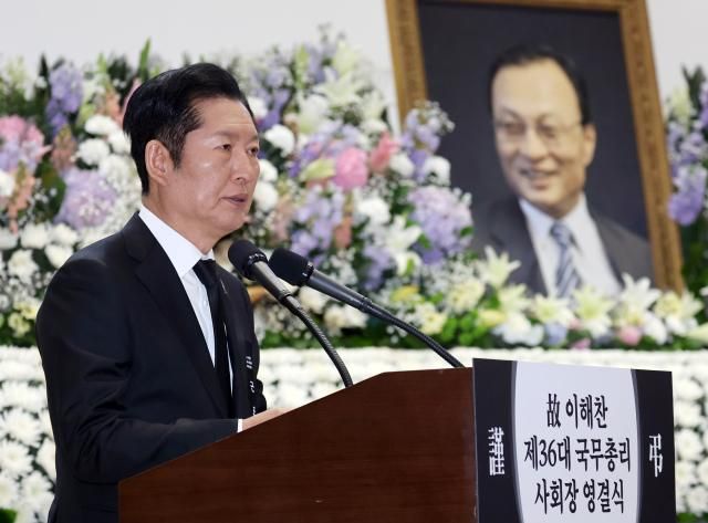 정청래 더불어민주당 대표가 31일 국회에서 열린 이해찬 전 국무총리 영결식에서 조사를 낭독하고 있다 사진연합뉴스