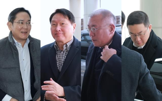 이재용 삼성전자 회장왼쪽부터과 최태원 SK그룹 회장 정의선 현대자동차그룹 회장 구광모 LG그룹 회장이 경제사절단에 동행하기 위해 4일 강서구 서울김포비즈니스항공센터SGBAC를 통해 출국하고 있다 20260104 사진유대길 기자 dbeorlf123ajunewscom