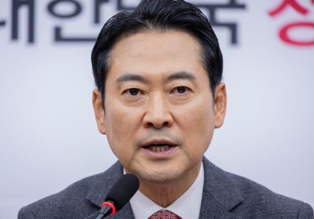 국민의힘 장동혁 대표가 지난 2일 국회에서 기자간담회에서 2026년 지방선거 공천에 대한 원칙을 말하고 있다사진연합뉴스