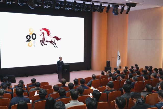 신익현 LIG넥스원 대표이사가 5일 판교하우스에서 열린 2026년 시무식에서 신년사를 하고 있다사진LIG넥스원