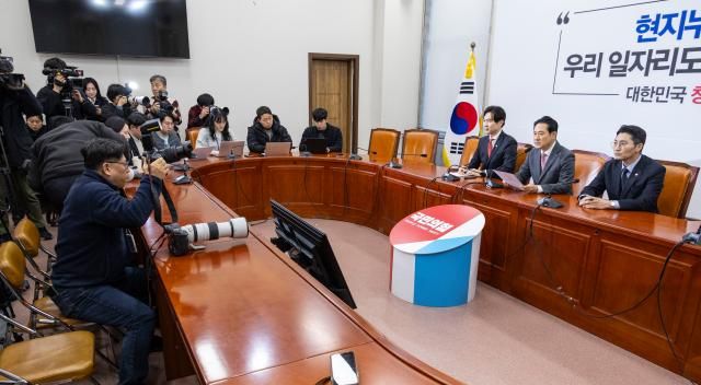 장동혁 국민의힘 대표가 지난 2일 국회에서 기자간담회를 갖고 있다 사진연합뉴스