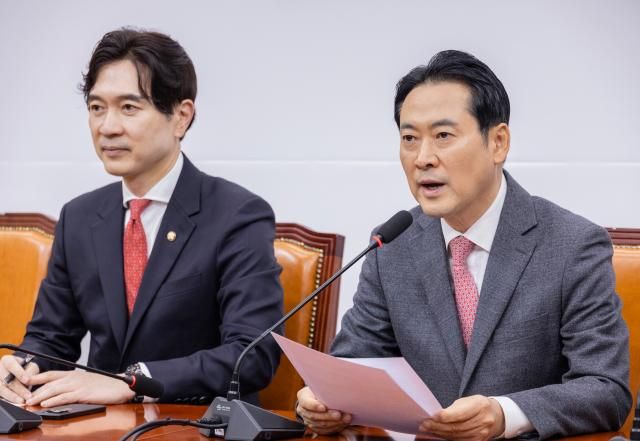  국민의힘 장동혁 대표가 2일 국회에서 기자간담회에서 민주당에서 제명한 강선우 의원과 김병기 전 원내대표 의혹과 관련해 발언 있다