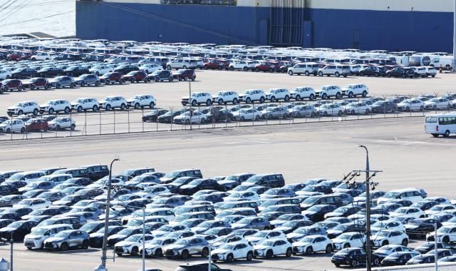 1일 경기도 평택항에 수출용 자동차가 세워져 있는 모습사진연합뉴스