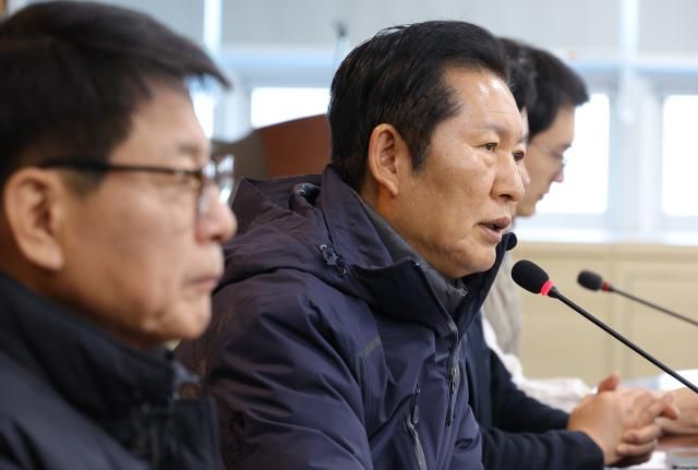 더불어민주당 정청래 대표가 7일 서울시 송파구 서울시농수산식품공사에서 열린 민생현장 최고위원회의에서 발언하고 있다사진연합뉴스