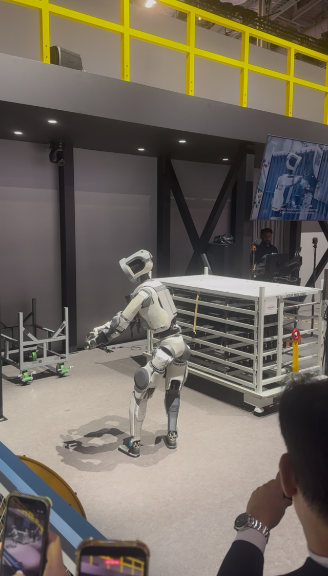 미국 라스베이거스에서 열린 CES 2026 현대자동차그룹 부스에서 시연 중인 휴머노이드 로봇 아틀라스 사진이성진 기자