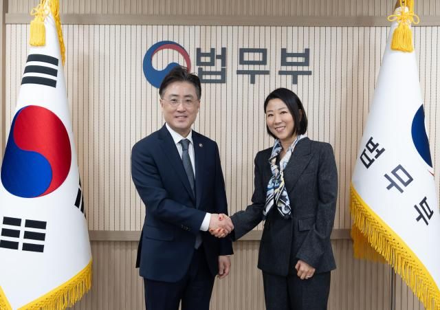 이진수 법무부 차관왼쪽이 