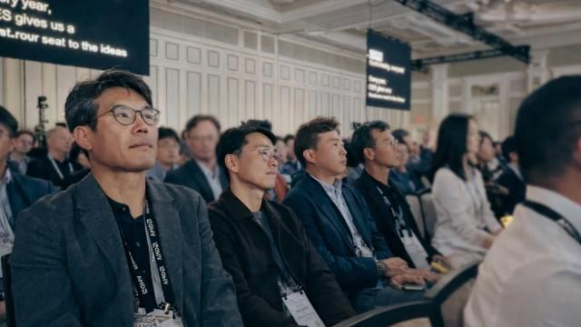 곽노정 대표이사 사장왼쪽에서 세 번째이 5일현지시간 미국 라스베이거스 베네시안 호텔에서 열린 리사 수 AMD CEO의 기조연설에 참가했다