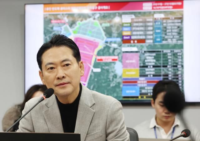 국민의힘 장동혁 대표가 9일 경기도 용인시 처인구 원삼면 용인반도체클러스터 일반산업단지 공사현장에서 열린 간담회에서 발언하고 있다사진연합뉴스