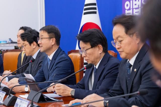 한병도 더불어민주당 원내대표가 1일 국회에서 열린 정책조정회의에서 현안 관련 발언을 하고 있다 사진연합뉴스