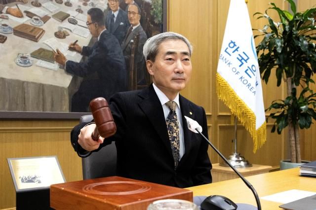 신현송 한국은행 총재가 22일 오전 서울 중구 한국은행에서 열린 금융통화위원회 본회의를 주재하고 있다 20261022사진사진공동취재단