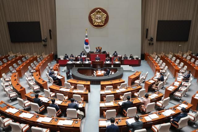 30일 국회 예산결산특별위원회 제2차 전체회의에서 2027년도 예산안 및 기금운용계획안에 대한 공청회가 진행되고 있다 사진연합뉴스