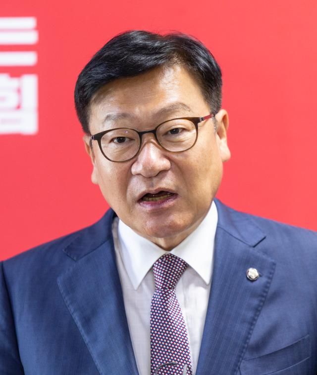 정점식 국민의힘 원내대표가 국정감사 이틀째인 지난 7일 국회에서 국감 관련 현안 브리핑을 하고 있다 사진연합뉴스