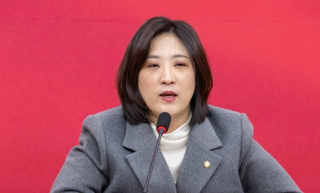 최보윤 국민의힘 수석대변인이 지난달 29일 국회에서 열린 최고위원회의에서 결의한 한동훈 전 대표 제명 확정에 대해 발표하고 있다 사진연합뉴스