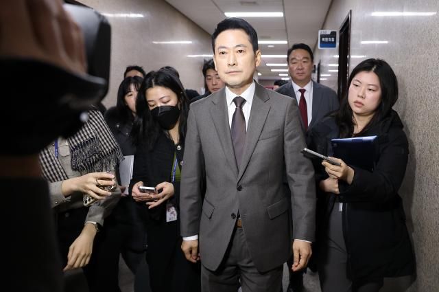 장동혁 국민의힘 대표가 지난달 29일 국회에서 최고위원회의를 마친 뒤 당 대표실을 향해 이동하고 있다 국민의힘 지도부는 이날 한동훈 전 대표에 대한 제명안을 의결했다고 밝혔다 사진연합뉴스