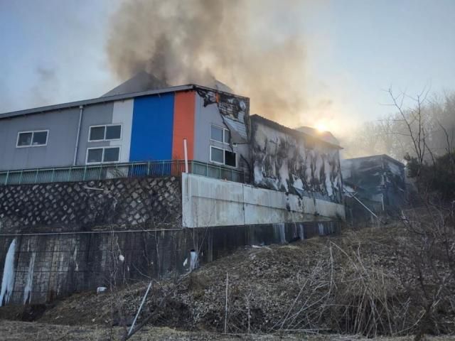 김포의 한 화장품 제조 공장에서 화재가 발생했다 사진김포소방서