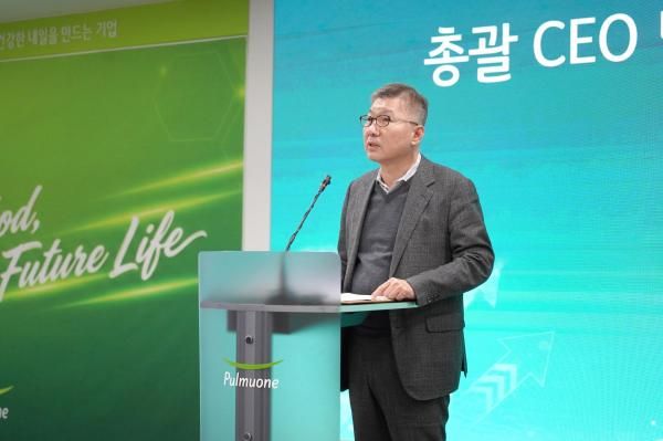 이우봉 풀무원 총괄CEO가 지난 9일 풀무원 강남 수서 본사에서 열린 미래사업부문 신성장 SBU 출범식에서 출범사를 전하고 있다 사진풀무원