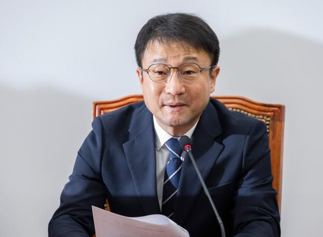 한병도 더불어민주당 원내대표가 10일 국회에서 열린 원내대책회의에서 발언을 하고 있다 사진연합뉴스